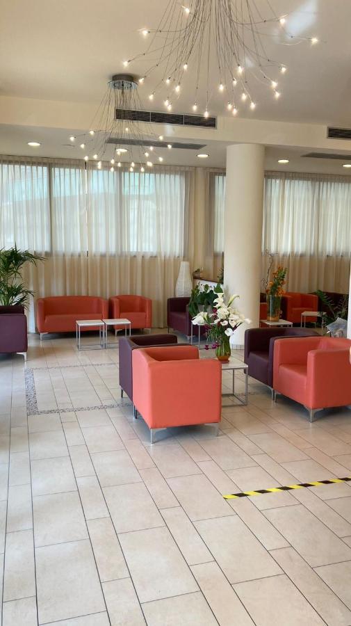 Hotel Abel & Residence Чезенатіко Екстер'єр фото