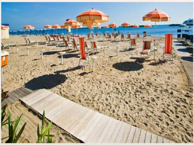 Hotel Abel & Residence Чезенатіко Екстер'єр фото